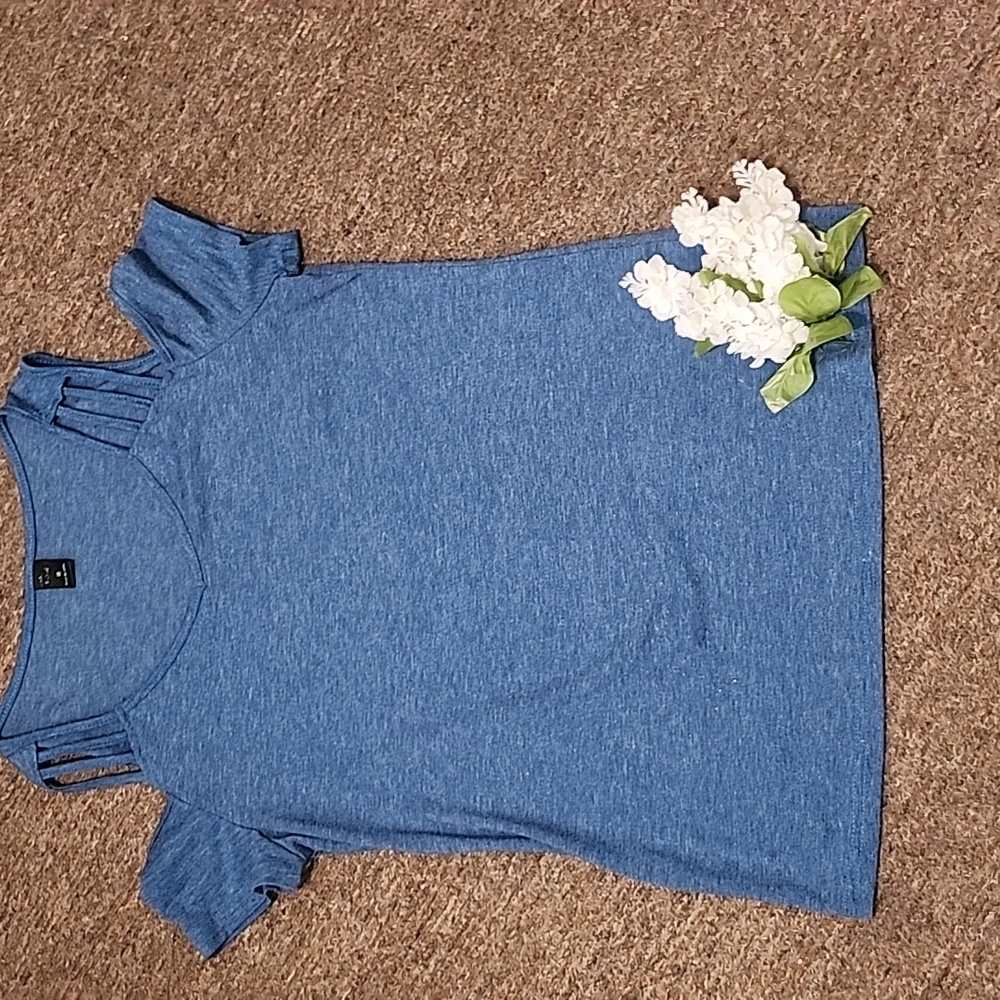 Size-Medium Top